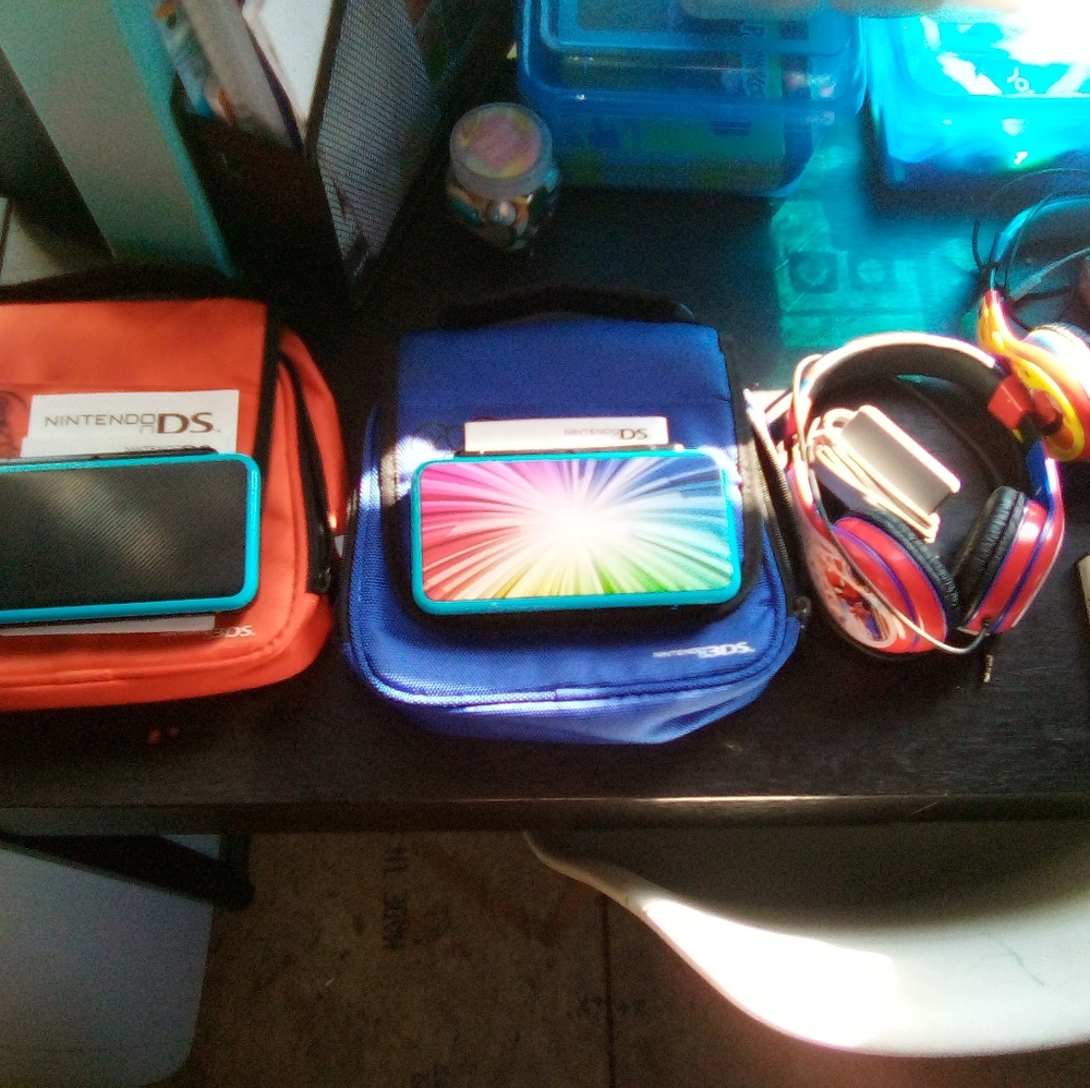 2 Nintendo 2DS XL with accessories and games!